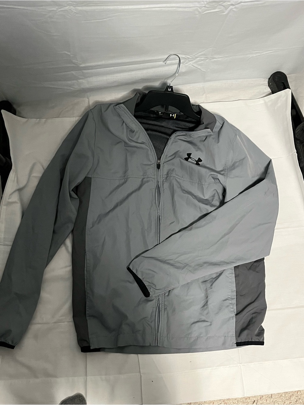 Men’s Under Armour windbreaker size S
